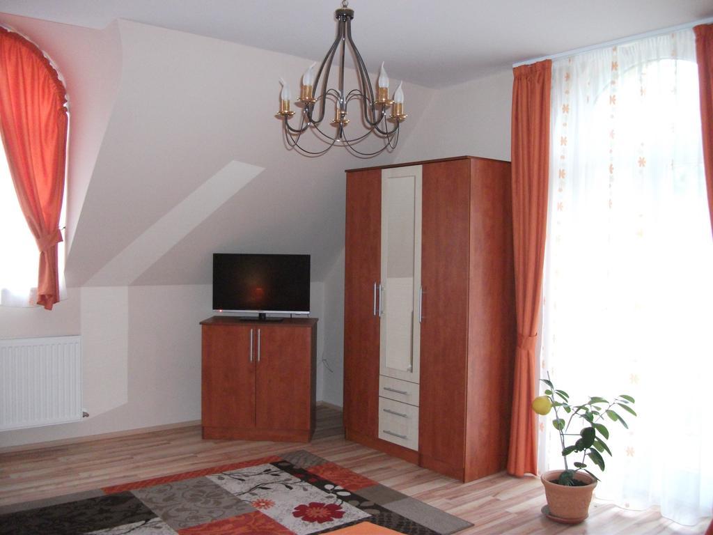 Jóbor Vendégház Győrújbarát Camera foto